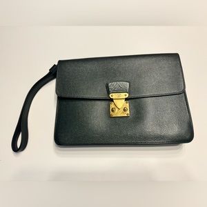 Louis Vuitton Taiga Clutch